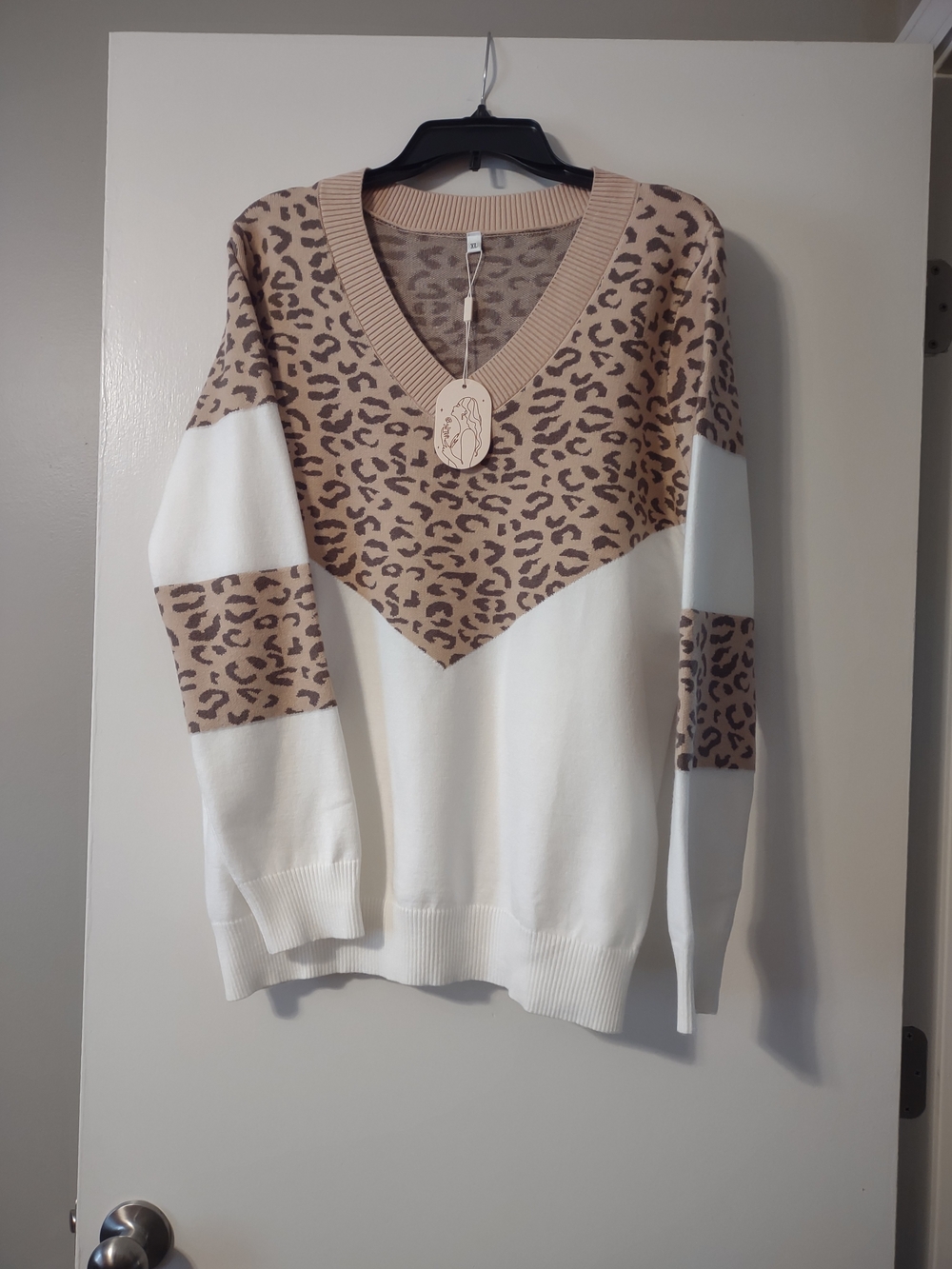 Leopard Chevron V-Neck Sweater - Cream & Tan